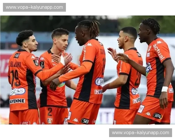 拉瓦勒的棋局，兰斯的刀锋：法乙赛场上的战术博弈与激情碰撞